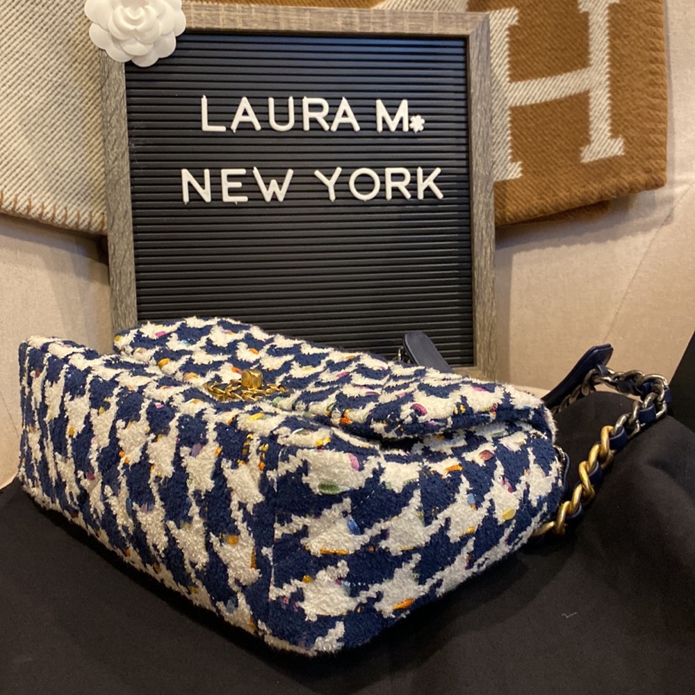 CHANEL Navy White Multicolor Houndstooth Tweed Shoulder Bag with Gold Hardware - Picture 4 of 15